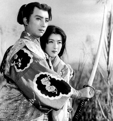 Chiyonosuke_Azuma_and_Shinobu_Chihara_in_Satomi_Hakken-den_(1954).jpg